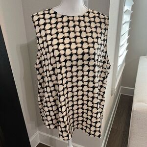 Like New Women’s Banana Republic Factory Shell - XXL - Black/off white